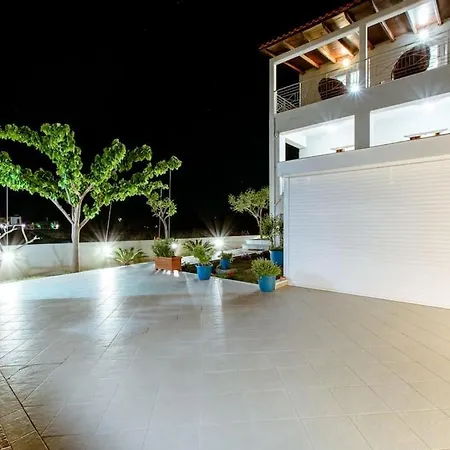 Erato Apartment *